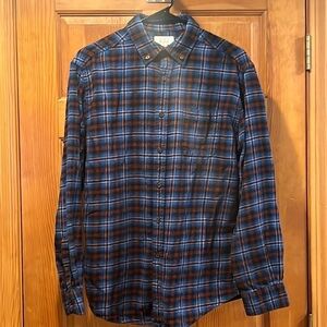 CROFT &Barrow mens  plaid flannel button down shirt with one pocket size M.